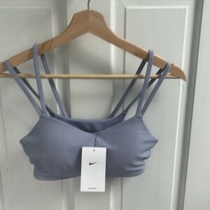 Nike alate sports bra